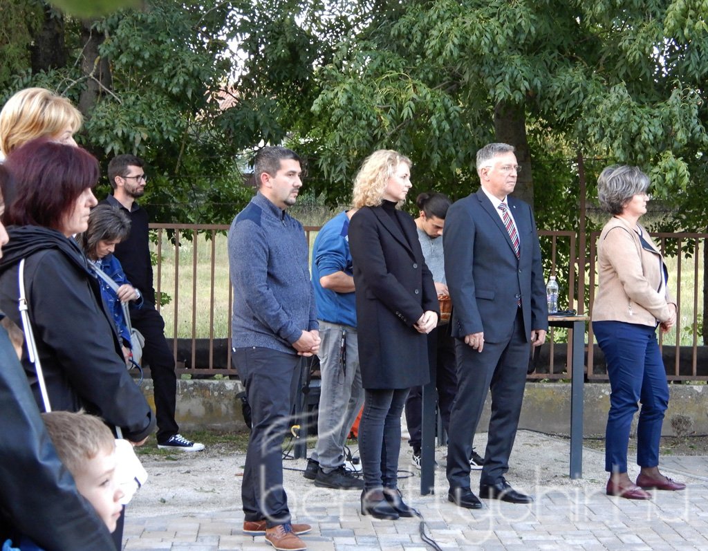 Gyertyagyújtás az aradi vértanúk emlékére 08